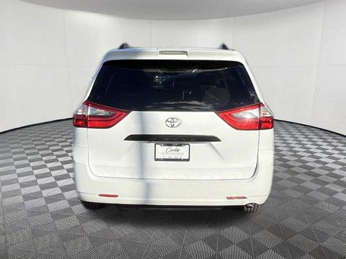 2020 Toyota Sienna SE
