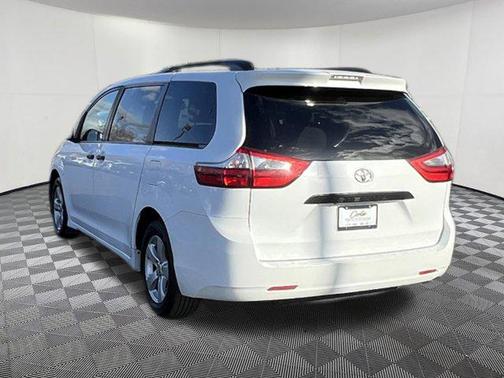2020 Toyota Sienna SE
