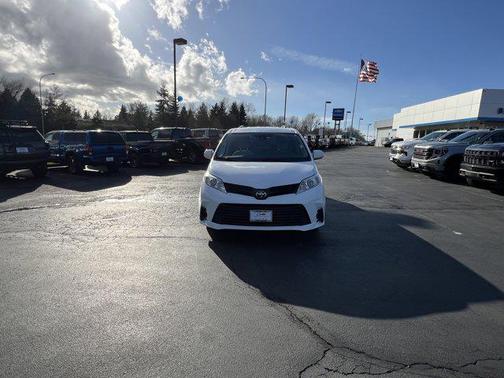 2020 Toyota Sienna SE