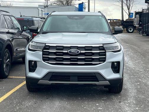 Space White Metallic 2026 Ford Explorer Active