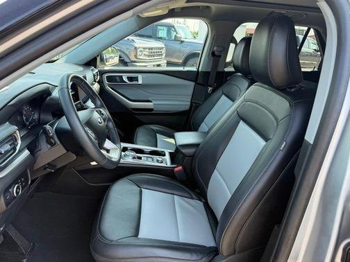 Iconic Silver Metallic 2023 Ford Explorer XLT