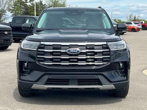 Agate Black Metallic 2026 Ford Explorer Active
