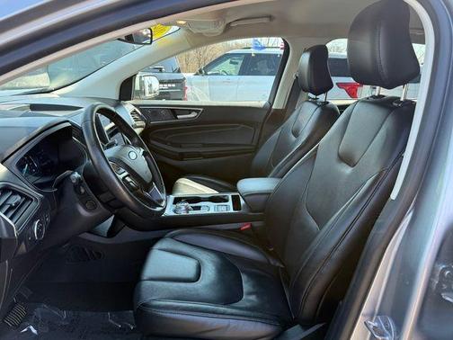 Iconic Silver Metallic 2022 Ford Edge Titanium