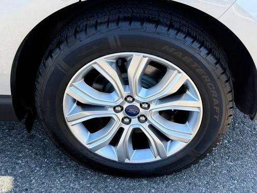 Iconic Silver Metallic 2022 Ford Edge Titanium