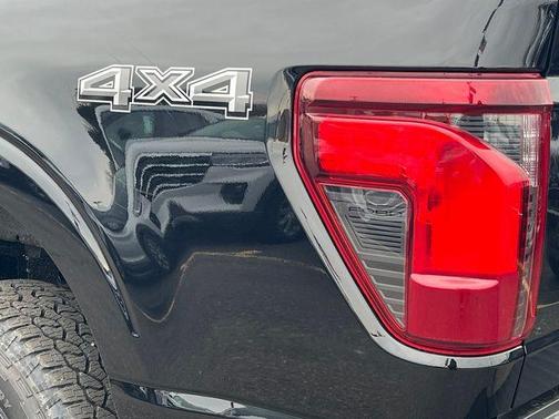 Agate Black Metallic 2026 Ford F-150 XLT
