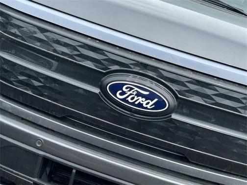 2025 Ford F-150 Lightning Platinum