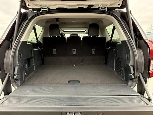 Star White 2026 Ford Expedition Max Platinum