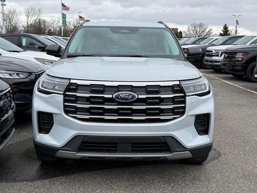Space White Metallic 2026 Ford Explorer Active