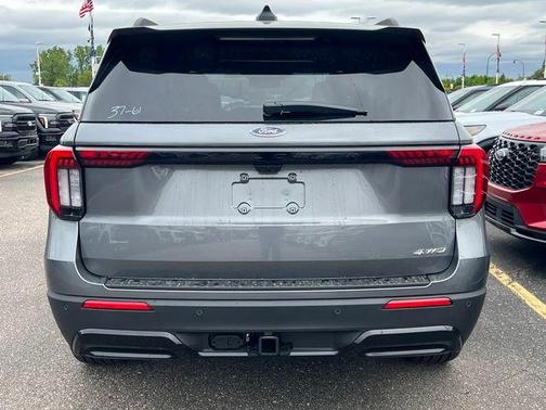 Carbonized Gray Metallic 2026 Ford Explorer ST-Line