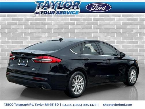2020 Ford Fusion SE