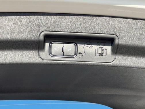 Star White 2027 Ford Explorer