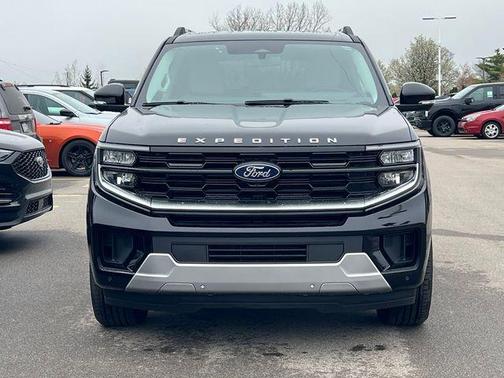 Agate Black Metallic 2026 Ford Expedition Platinum