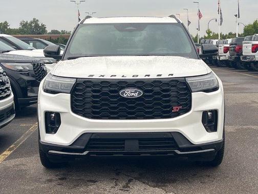 Star White 2027 Ford Explorer ST