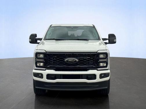 Star White 2026 Ford F-350 Lariat Super Duty