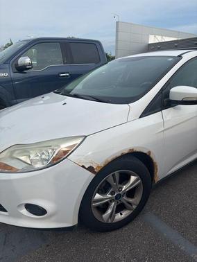 White 2014 Ford Focus SE