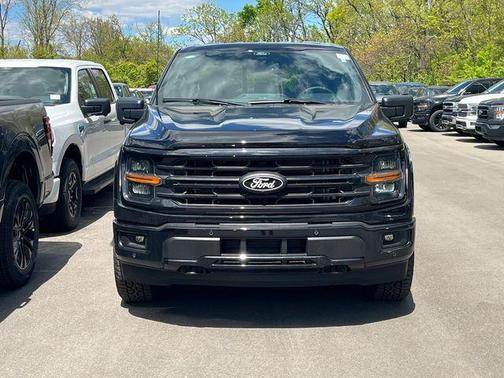 Agate Black Metallic 2026 Ford F-150 XLT