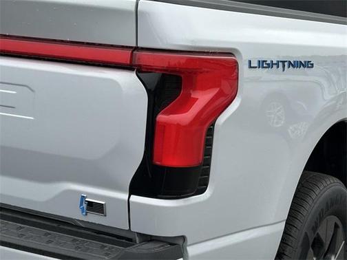 2025 Ford F-150 Lightning LARIAT