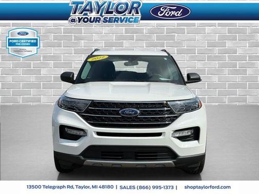 Star White 2022 Ford Explorer XLT