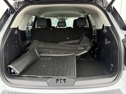 Space White Metallic 2026 Ford Explorer Active