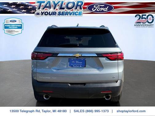 Sterling Gray Metallic 2023 Chevrolet Traverse LT Leather