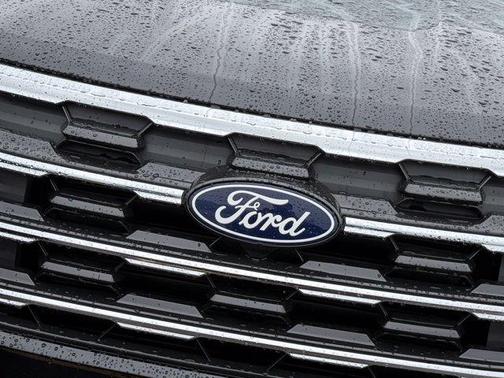 Agate Black Metallic 2027 Ford Explorer