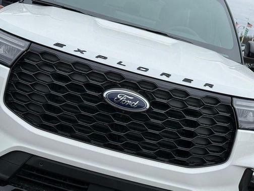 Star White 2026 Ford Explorer ST-Line