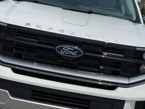 Star White 2026 Ford Expedition Platinum