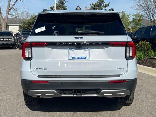 Space White Metallic 2026 Ford Explorer Active