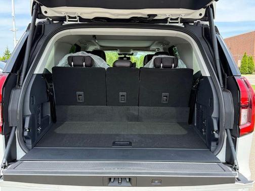 Star White 2026 Ford Expedition Platinum