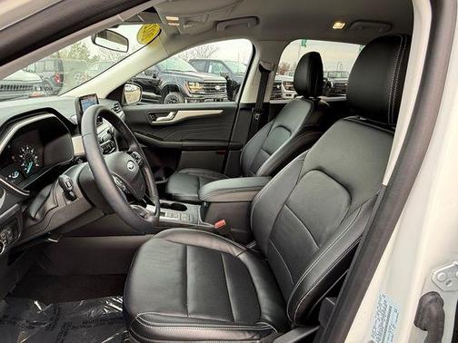 Star White 2022 Ford Escape SEL