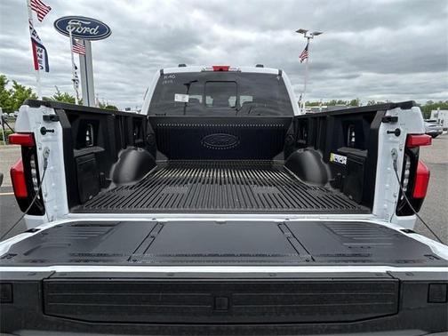 2025 Ford F-150 Lightning LARIAT