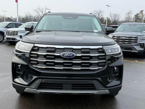 Agate Black Metallic 2026 Ford Explorer Active