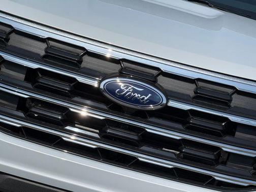 Space White Metallic 2026 Ford Explorer Active