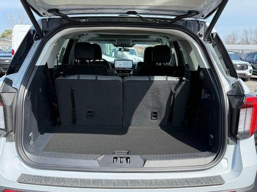Space White Metallic 2026 Ford Explorer Active