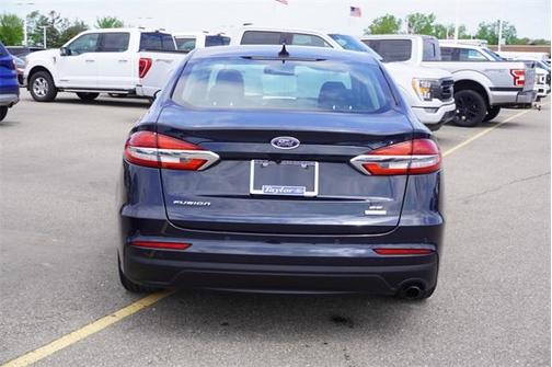 Photo 4 of 29 of 2020 Ford Fusion SE