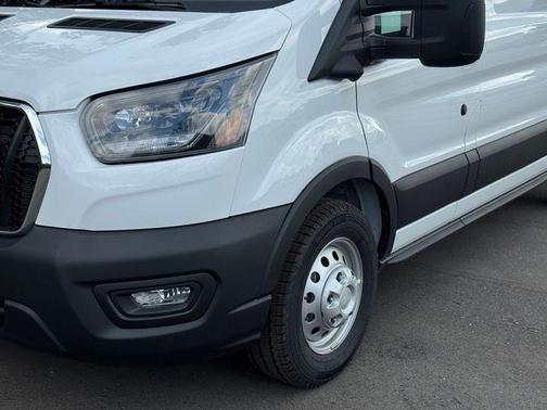 2025 Ford Transit-250 148 WB Medium Roof Cargo