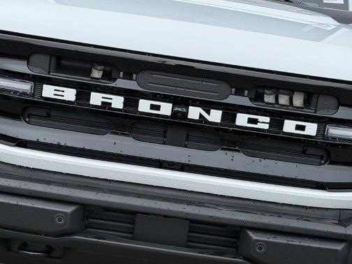 Oxford White 2026 Ford Bronco Outer Banks