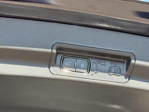 Agate Black Metallic 2027 Ford Explorer