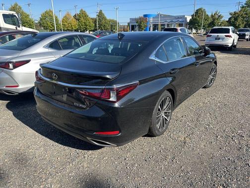 2022 Lexus ES 350 Base