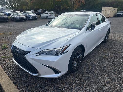 2024 Lexus ES 300h Luxury