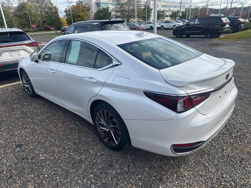 2024 Lexus ES 300h Luxury