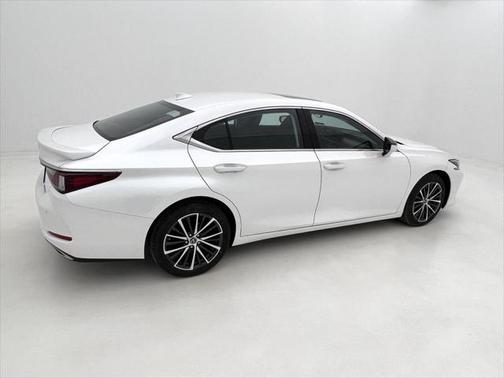 2022 Lexus ES 350 Base