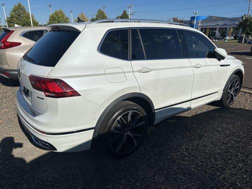 2022 Volkswagen Tiguan 2.0T SEL R-Line 4MOTION