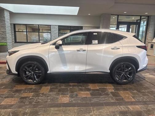 2025 Lexus NX 450h+ Luxury