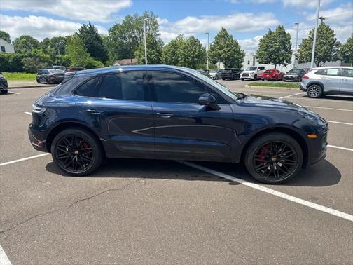 2023 Porsche Macan Base