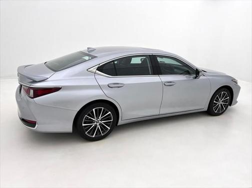 2024 Lexus ES 300h Base