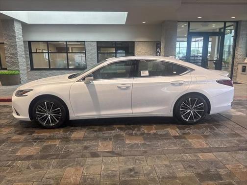 2025 Lexus ES 300h Base