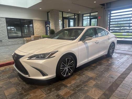 2025 Lexus ES 300h Base