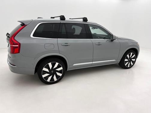 2024 Volvo XC90 Recharge Plug-In Hybrid T8 Ultimate Bright Theme 7-Seater