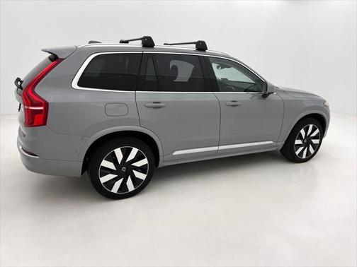 2024 Volvo XC90 Recharge Plug-In Hybrid T8 Ultimate Bright Theme 7-Seater